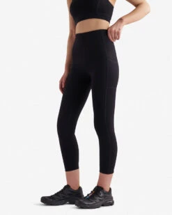 Restore Capri Pocket Legging 9 Restore Capri Pocket Legging -Roots Clothing 38080113 001 c