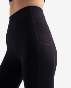 Restore Capri Pocket Legging 11 Restore Capri Pocket Legging -Roots Clothing 38080113 001 e