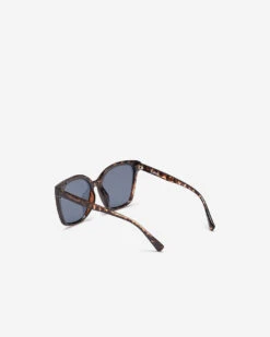 Womens Plastic Oversized Square Tortoise Sunglasses -Roots Clothing 42040085 Y20 c