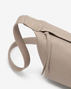 Crescent Bag Cloud -Roots Clothing 56010908 V20 d