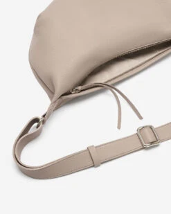 Crescent Bag Cloud -Roots Clothing 56010908 V20 e