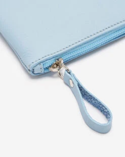 Medium Zip Pouch Cloud 7 Medium Zip Pouch Cloud -Roots Clothing 56080757 PP1 c